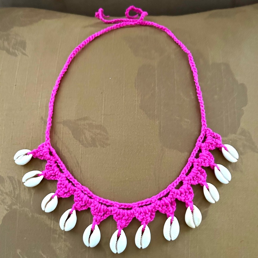 Pink Crochet Seashell Cowrie Shell Necklace New!
